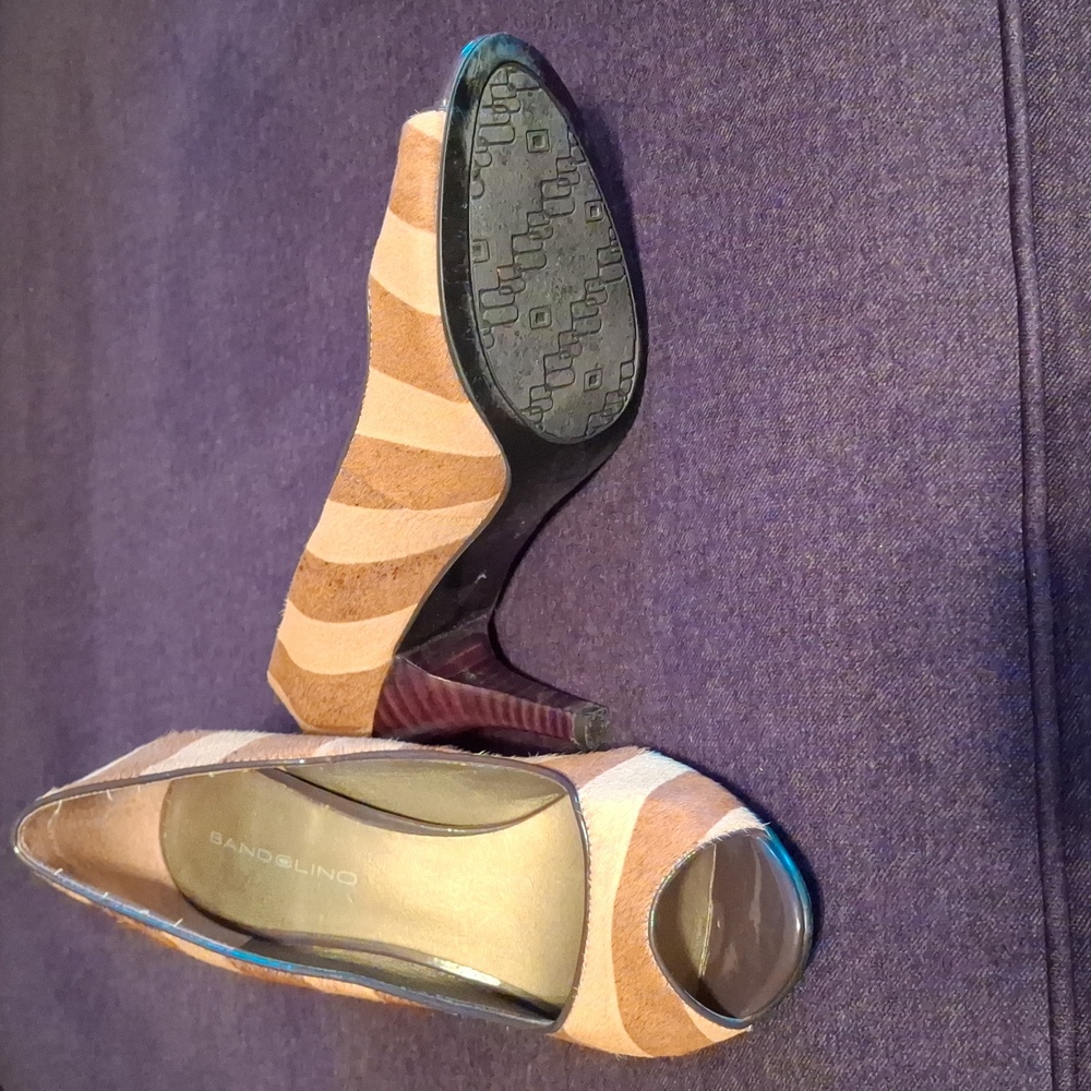 Bandolino stripped heels